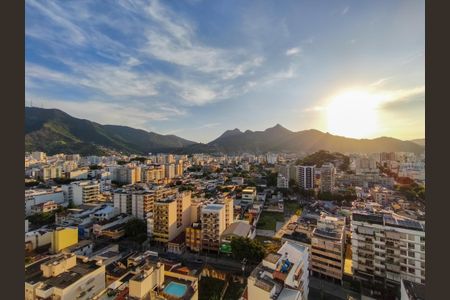 Apartamento à venda com 183m², 4 quartos e 3 vagasVista da Sacada