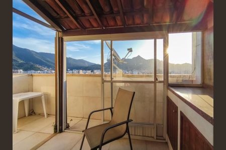 Apartamento à venda com 183m², 4 quartos e 3 vagasChurrasqueira