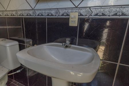 Casa à venda com 200m², 4 quartos e 2 vagas Casa à venda com 200m², 4 quartos e 2 vagasBanheiro Social 2