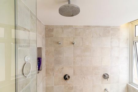 Apartamento à venda com 74m², 1 quarto e 1 vaga Apartamento à venda com 74m², 1 quarto e 1 vagaBanheiro da Suíte