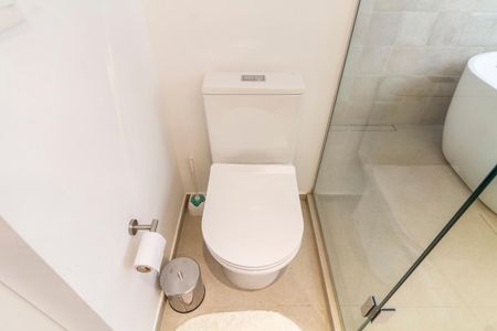 Apartamento à venda com 74m², 1 quarto e 1 vaga Apartamento à venda com 74m², 1 quarto e 1 vagaBanheiro da Suíte