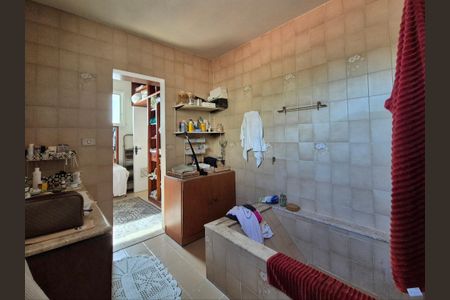 Casa à venda com 427m², 4 quartos e 7 vagasBanheiro da Suíte