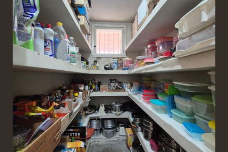 Casa à venda com 427m², 4 quartos e 7 vagasDespensa