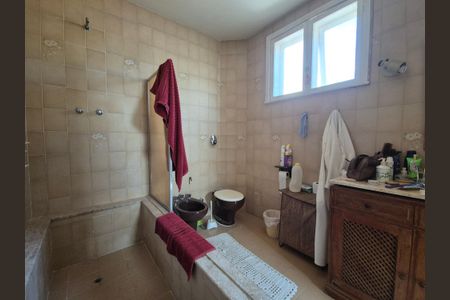 Casa à venda com 427m², 4 quartos e 7 vagasBanheiro da Suíte