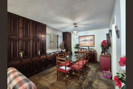 Casa à venda com 427m², 4 quartos e 7 vagasSala