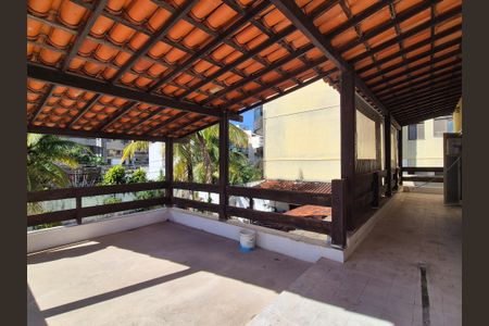 Casa à venda com 427m², 4 quartos e 7 vagasVaranda 