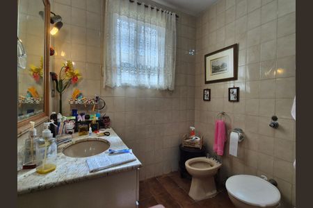 Casa à venda com 427m², 4 quartos e 7 vagasBanheiro 2