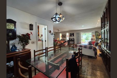 Casa à venda com 427m², 4 quartos e 7 vagasSala