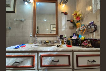 Casa à venda com 427m², 4 quartos e 7 vagasBanheiro 2