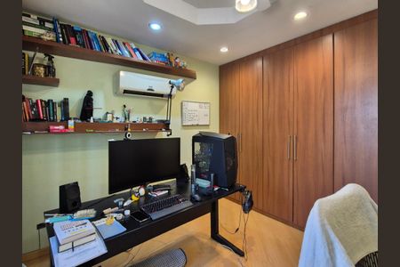 Casa à venda com 427m², 4 quartos e 7 vagasQuarto 2