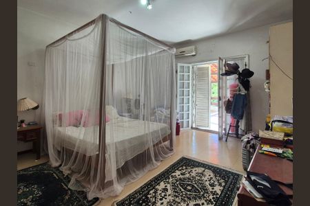 Casa à venda com 427m², 4 quartos e 7 vagasSuíte