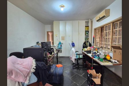 Casa à venda com 427m², 4 quartos e 7 vagasSala