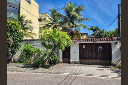 Casa à venda com 427m², 4 quartos e 7 vagasFachada