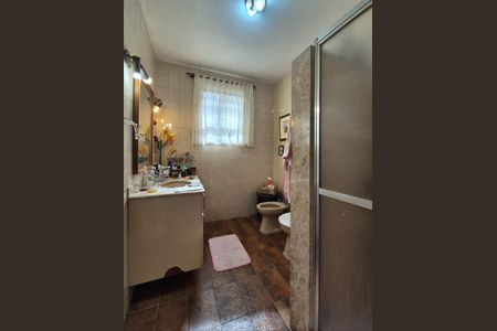 Casa à venda com 427m², 4 quartos e 7 vagasBanheiro 2