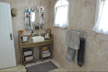 Casa à venda com 339m², 4 quartos e 3 vagasBanheiro