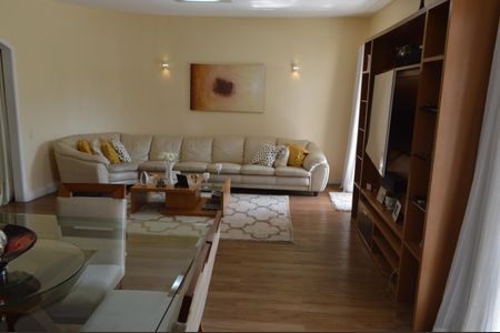 Casa à venda com 339m², 4 quartos e 3 vagasSala