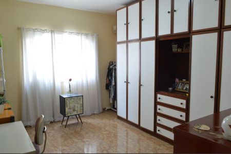 Casa à venda com 339m², 4 quartos e 3 vagasQuarto 2