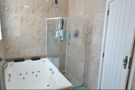 Casa à venda com 339m², 4 quartos e 3 vagasBanheiro