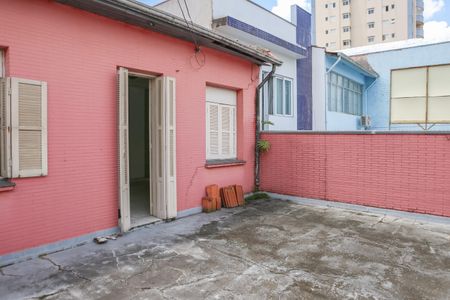 Casa para alugar com 400m², 3 quartos e 4 vagas Casa para alugar com 400m², 3 quartos e 4 vagasSacada do Quarto 2