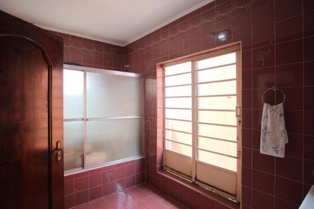 Casa à venda com 200m², 4 quartos e 2 vagasBanheiro da Suíte