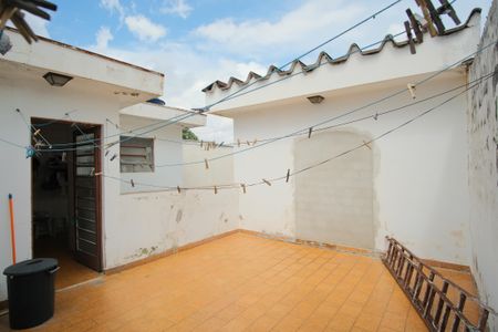 Casa à venda com 200m², 4 quartos e 2 vagasQuintal 2
