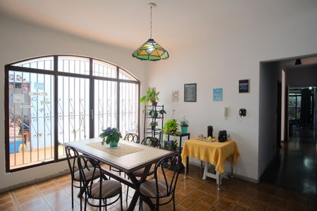 Casa à venda com 200m², 4 quartos e 2 vagasCopa