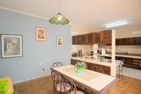 Casa à venda com 200m², 4 quartos e 2 vagasCopa