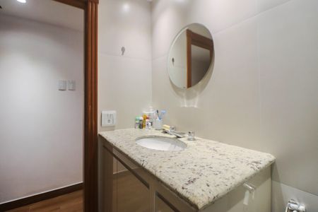 Apartamento à venda com 130m², 3 quartos e 2 vagasBanheiro Social
