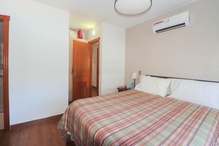 Apartamento à venda com 130m², 3 quartos e 2 vagasSuíte