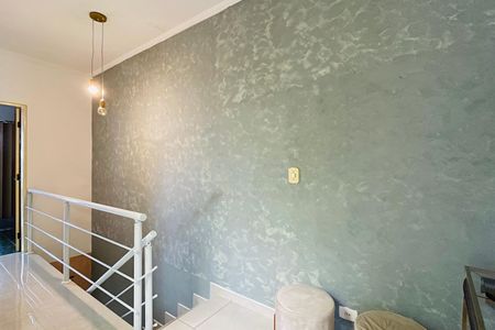 Casa à venda com 122m², 3 quartos e 2 vagasEscada