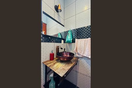 Casa à venda com 122m², 3 quartos e 2 vagasBanheiro Social