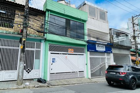 Casa à venda com 122m², 3 quartos e 2 vagasFachada