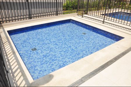 Apartamento à venda com 37m², 2 quartos e sem vagaÁrea comum - Piscina