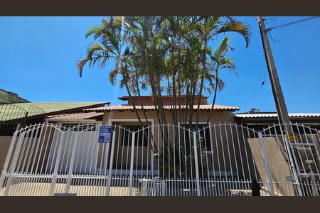 Casa à venda com 200m², 5 quartos e 4 vagasFachada