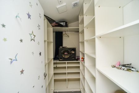 Casa à venda com 200m², 5 quartos e 4 vagasCloset do quarto 3