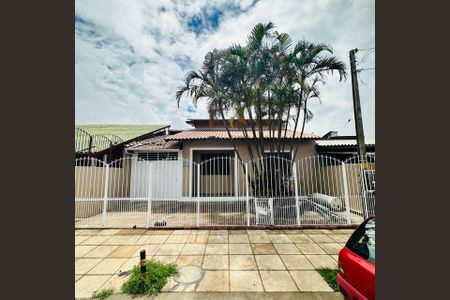 Casa à venda com 200m², 5 quartos e 4 vagasFachada