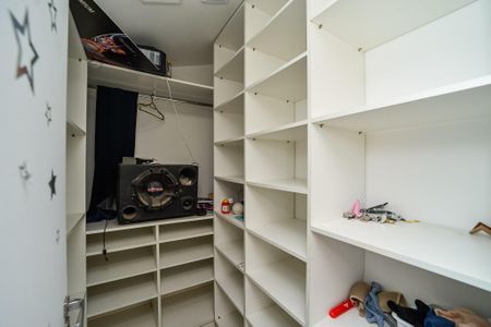 Casa à venda com 200m², 5 quartos e 4 vagasCloset do quarto 3
