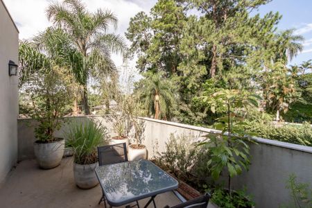 Casa de condomínio à venda com 300m², 4 quartos e 3 vagas Casa de condomínio à venda com 300m², 4 quartos e 3 vagasVaranda da Suíte 4