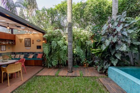 Casa de condomínio à venda com 300m², 4 quartos e 3 vagas Casa de condomínio à venda com 300m², 4 quartos e 3 vagasJardim