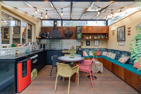 Casa de condomínio à venda com 300m², 4 quartos e 3 vagas Casa de condomínio à venda com 300m², 4 quartos e 3 vagasEspaço Gourmet