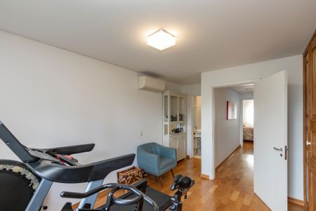 Casa de condomínio à venda com 300m², 4 quartos e 3 vagas Casa de condomínio à venda com 300m², 4 quartos e 3 vagasSuíte 2