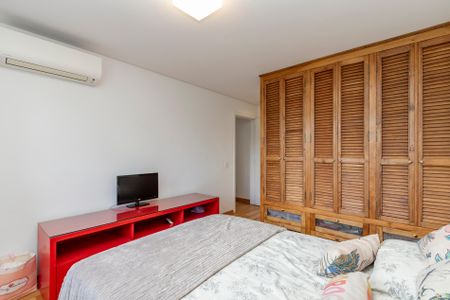 Casa de condomínio à venda com 300m², 4 quartos e 3 vagas Casa de condomínio à venda com 300m², 4 quartos e 3 vagasSuíte 3