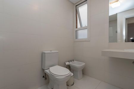 Casa de condomínio à venda com 300m², 4 quartos e 3 vagas Casa de condomínio à venda com 300m², 4 quartos e 3 vagasBanheiro da Suíte 3