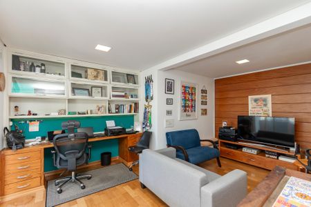 Casa de condomínio à venda com 300m², 4 quartos e 3 vagas Casa de condomínio à venda com 300m², 4 quartos e 3 vagasSala de TV/ Escritório