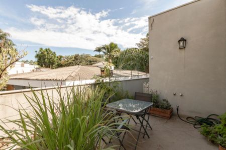 Casa de condomínio à venda com 300m², 4 quartos e 3 vagas Casa de condomínio à venda com 300m², 4 quartos e 3 vagasVaranda da Suíte 4