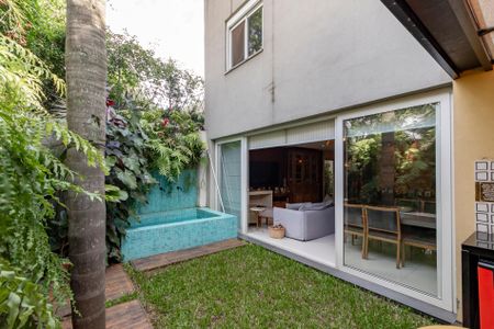 Casa de condomínio à venda com 300m², 4 quartos e 3 vagas Casa de condomínio à venda com 300m², 4 quartos e 3 vagasJardim