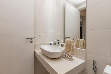 Casa de condomínio à venda com 300m², 4 quartos e 3 vagas Casa de condomínio à venda com 300m², 4 quartos e 3 vagasBanheiro da Suíte 4