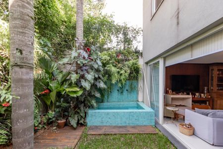 Casa de condomínio à venda com 300m², 4 quartos e 3 vagas Casa de condomínio à venda com 300m², 4 quartos e 3 vagasJardim