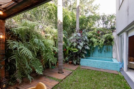 Casa de condomínio à venda com 300m², 4 quartos e 3 vagas Casa de condomínio à venda com 300m², 4 quartos e 3 vagasJardim