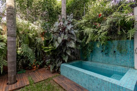 Casa de condomínio à venda com 300m², 4 quartos e 3 vagas Casa de condomínio à venda com 300m², 4 quartos e 3 vagasJardim